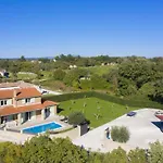 Matea Mit Privatem Pool By Interhome Feriehus
