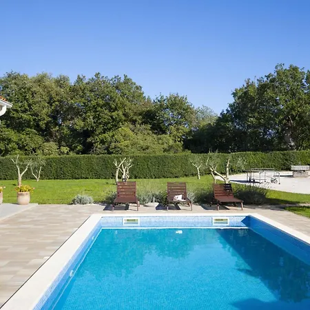 Feriehus Matea Mit Privatem Pool By Interhome