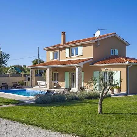 Matea Mit Privatem Pool By Interhome * Marčana