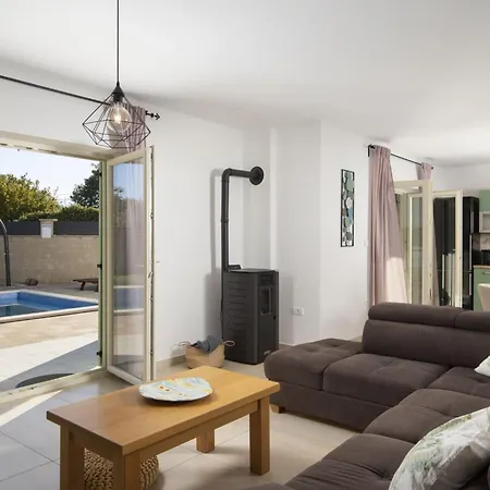 Matea Mit Privatem Pool By Interhome * Marčana