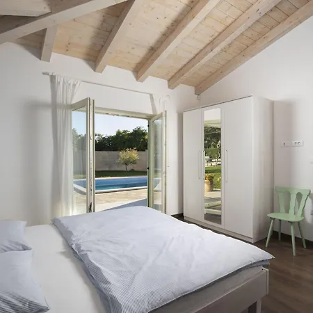 Matea Mit Privatem Pool By Interhome Ferienhaus