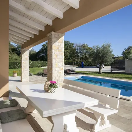 Matea Mit Privatem Pool By Interhome