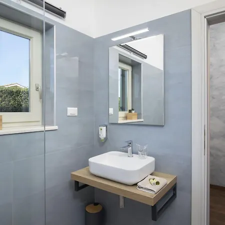 Matea Mit Privatem Pool By Interhome Vikendica