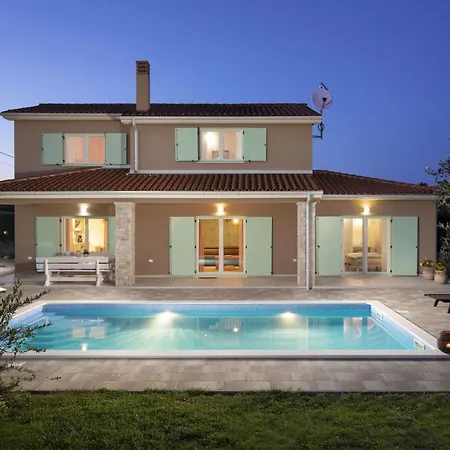 Matea Mit Privatem Pool By Interhome